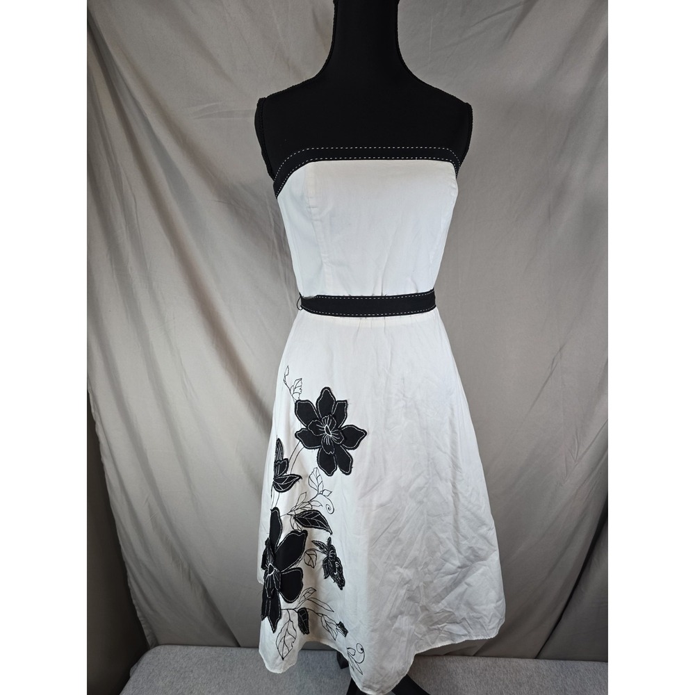 White House Black Market White Strapless Fit And Flare Black‎ Flowers And Trim 4